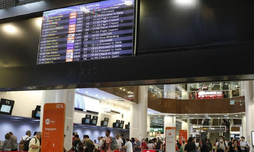 Pelegos do setor aéreo pressionam por greve três dias antes do fim do ano