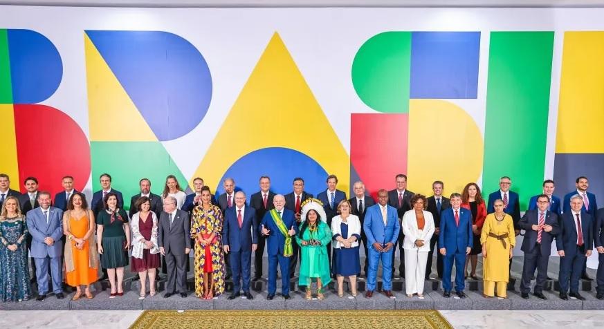 Saída de Sabino representa a 14ª troca ministerial de Lula desde a posse