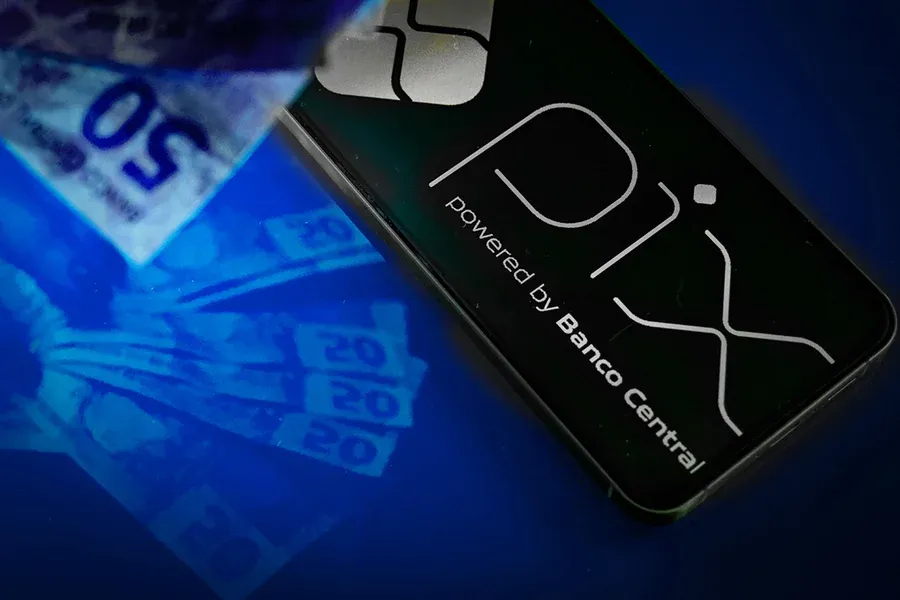 Enviar comprovante falso de Pix é considerado estelionato eletrônico