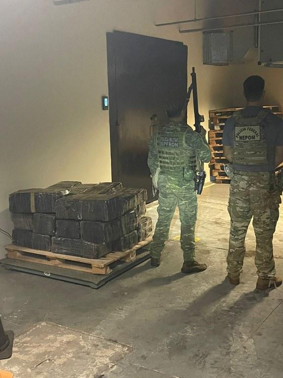 PF e BPFron apreendem mais de 360 kg de maconha em porto clandestino