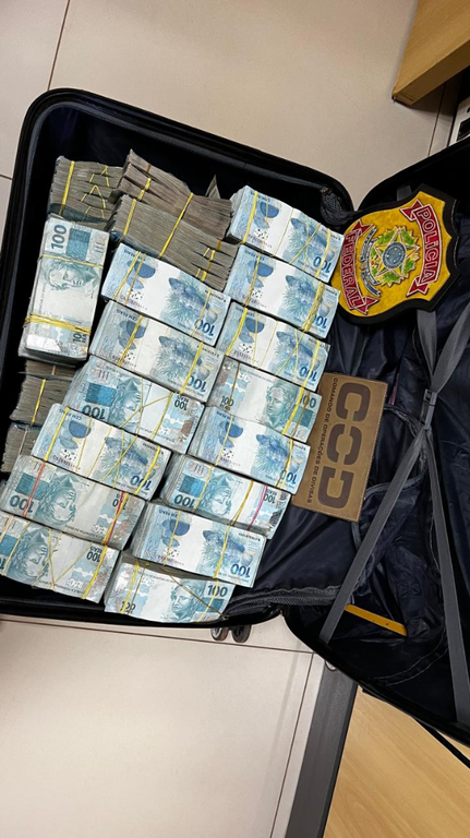 PF formaliza apreensão de cerca de R$ 1,7 milhão em espécie