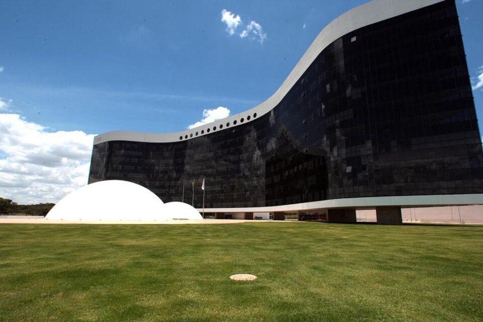 Após autorizar, TSE agora quer ‘analisar’ propaganda eleitoral ilegal de Lula no Rio