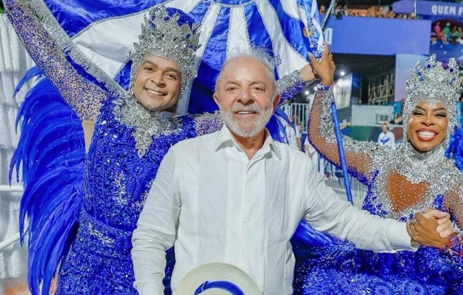 Esculacho de Lula na Sapucaí: fez pouco do dinheiro público, da lei e do TSE