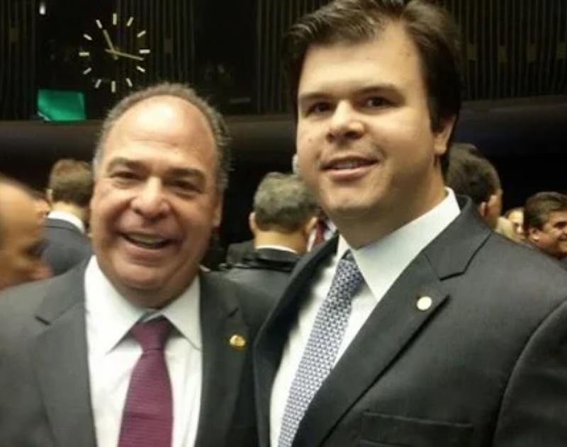 Ex-ministro e filho deputado são alvos de operação da PF