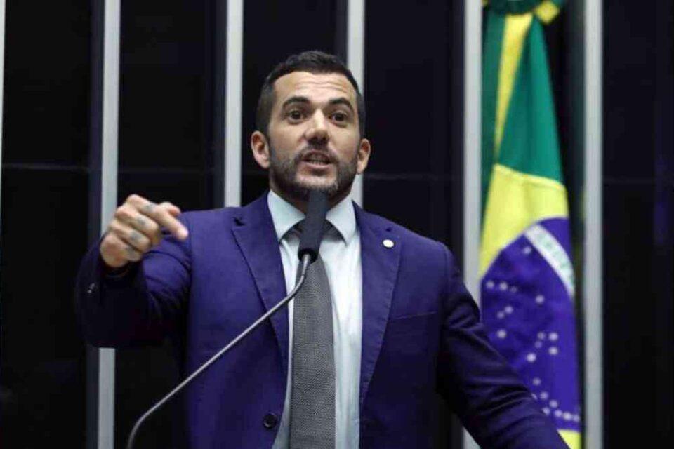 Oposição protocola requerimento para CPMI do Master