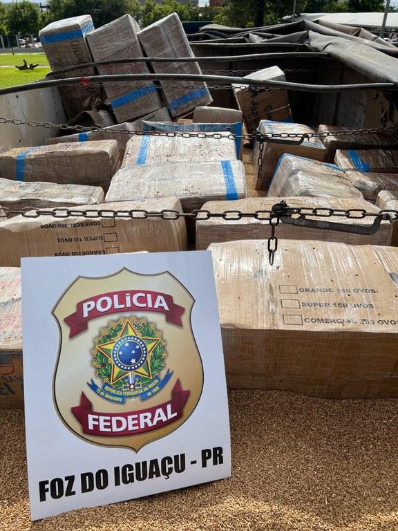 PF prende motorista que transportava cerca de 3,3 toneladas de maconha na BR-277