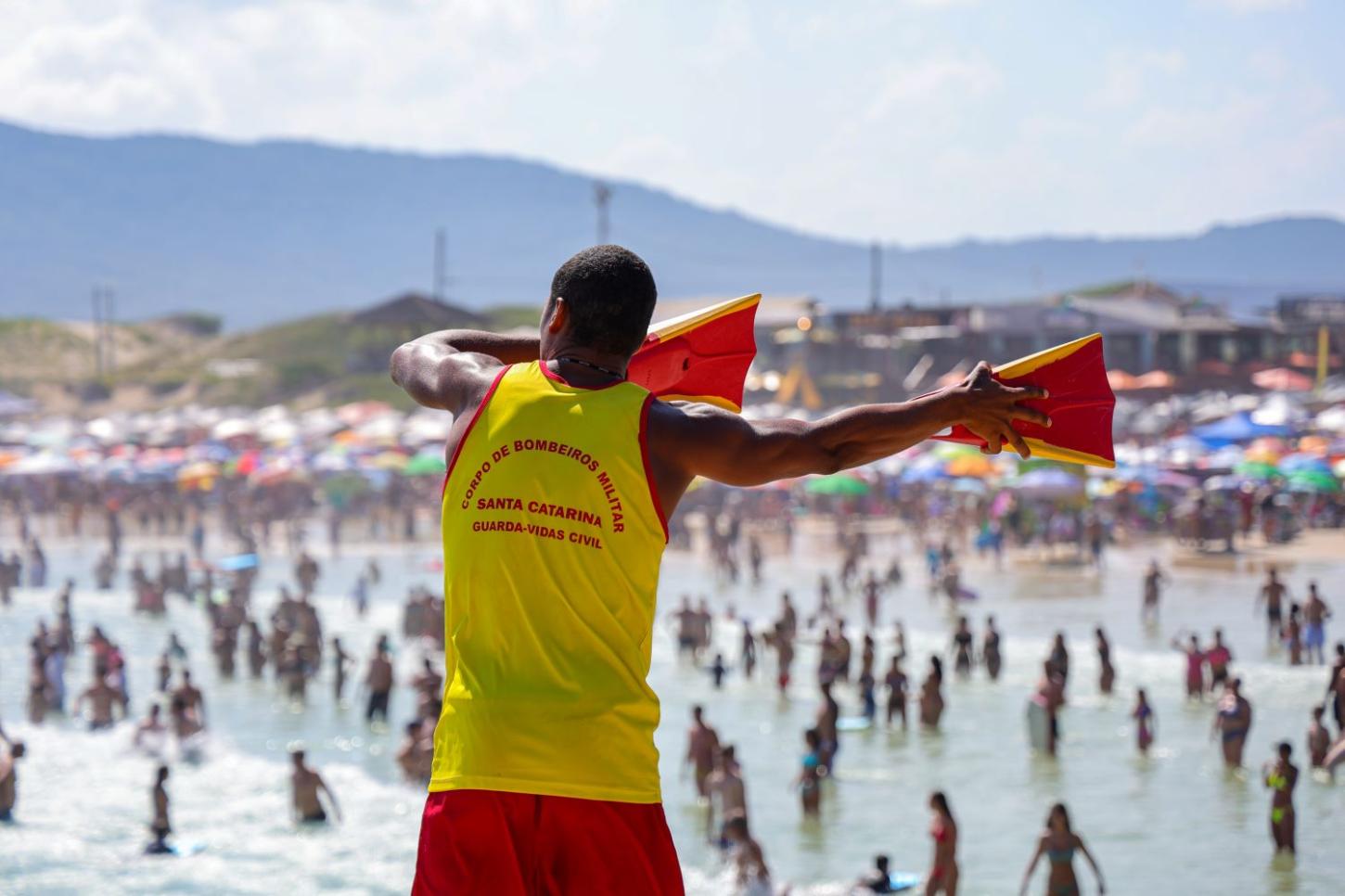 Reforço em ações de prevenção garante semana sem mortes por afogamento nas praias de Santa Catarina