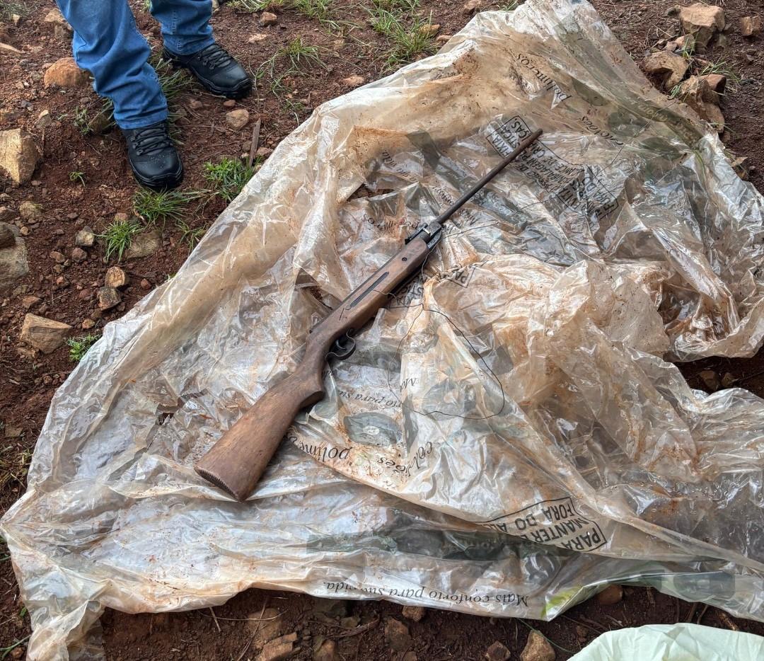 Arma de fogo e munições enterradas são descobertas durante operação no interior de SC