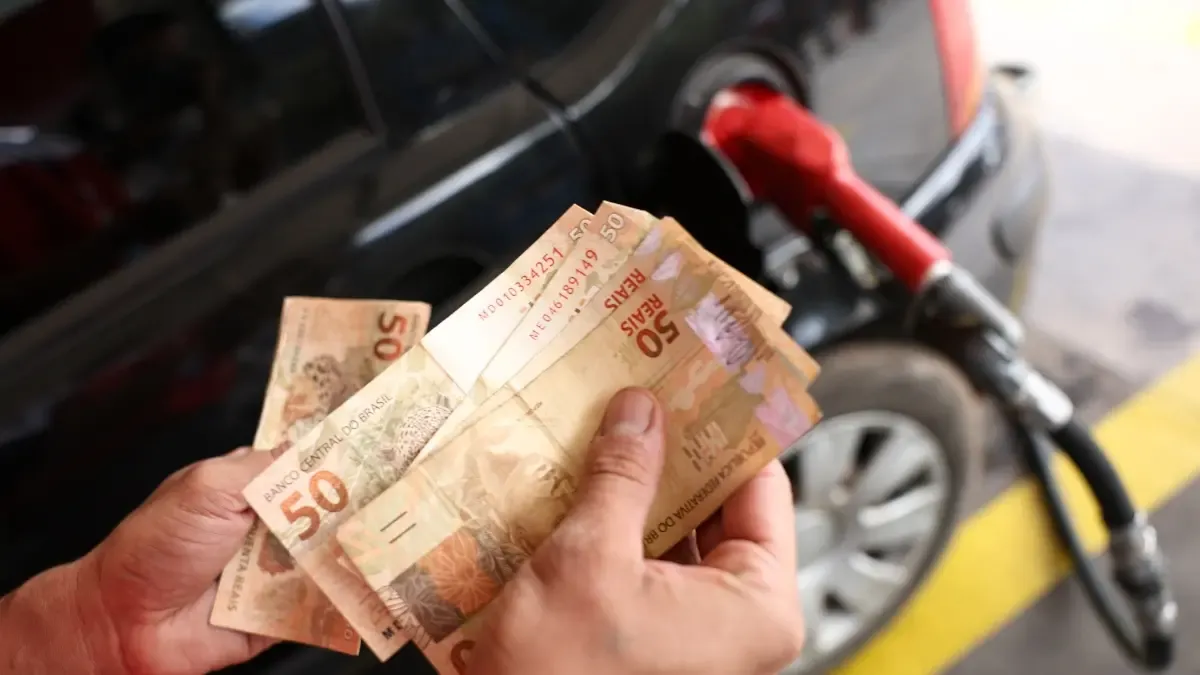 Caminhoneiros racham e grupos pretendem convocar atos pontuais contra disparada do diesel