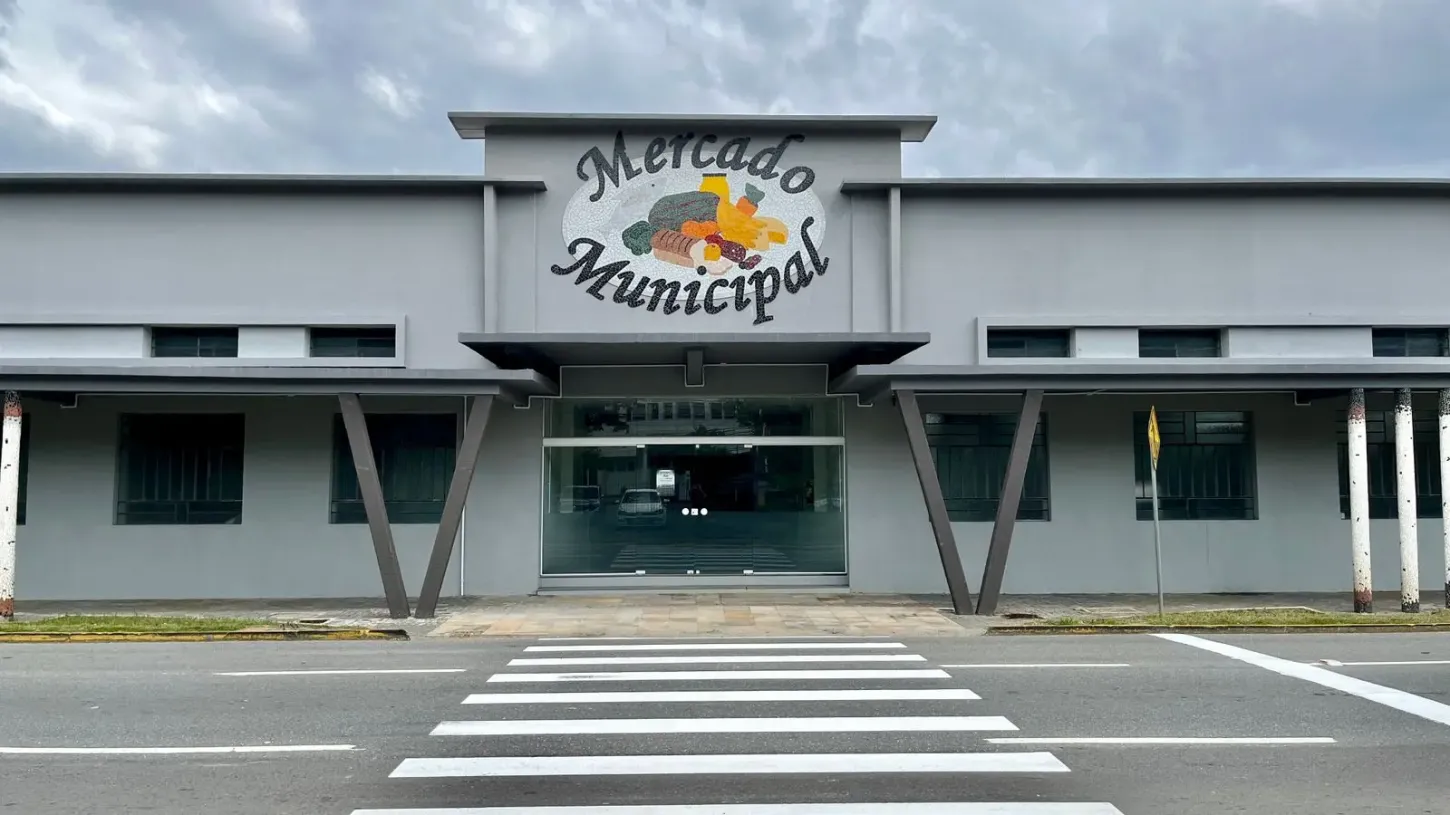 Mercado Municipal foi reaberto ontem