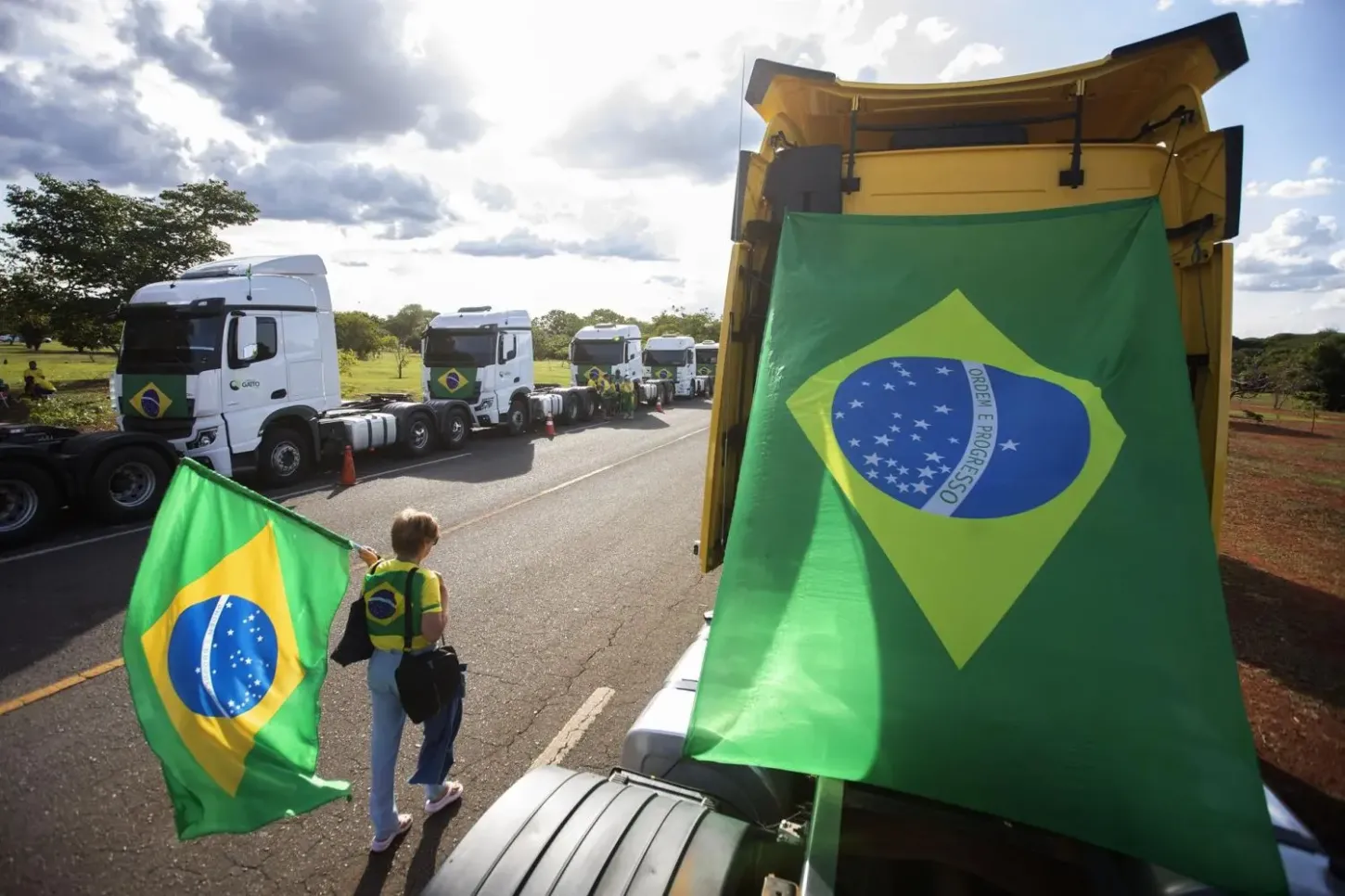 Moraes manda executar multas por bloqueios após eleições de 2022 e envia casos à Justiça Federal