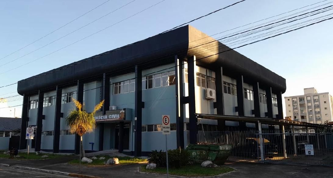 Mulher é presa em flagrante por armazenar 80 ampolas de emagrecedores ilegais em Balneário Camboriú