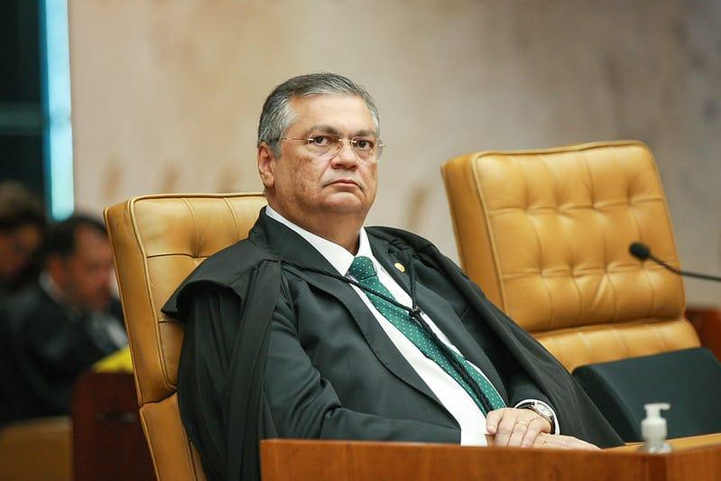 Oposição protocola impeachment de Dino no Senado