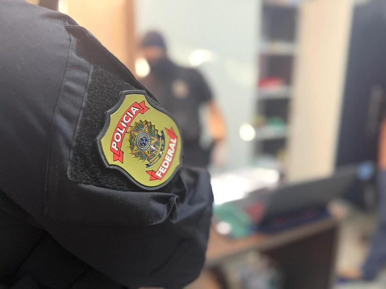 PF apreende cerca de R$ 400 mil em espécie em Campos dos Goytacazes/RJ