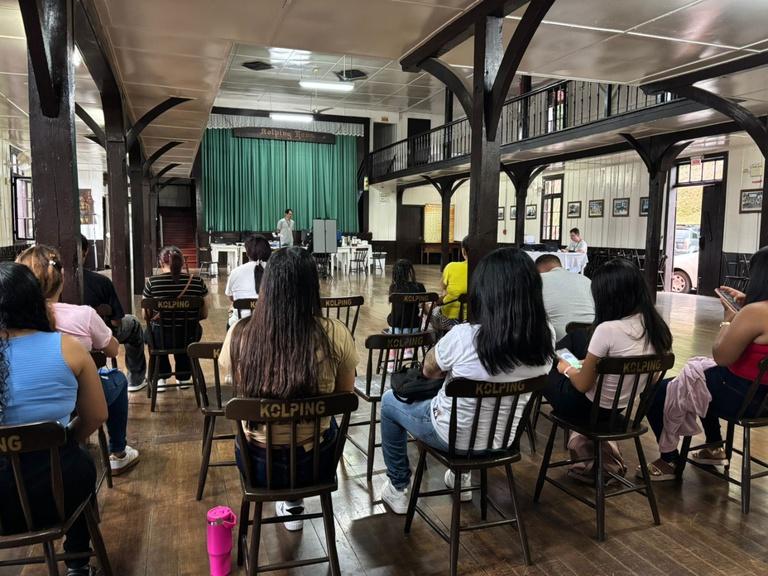 PF atende mais de 80 pessoas durante mutirão de regularização migratória em SC