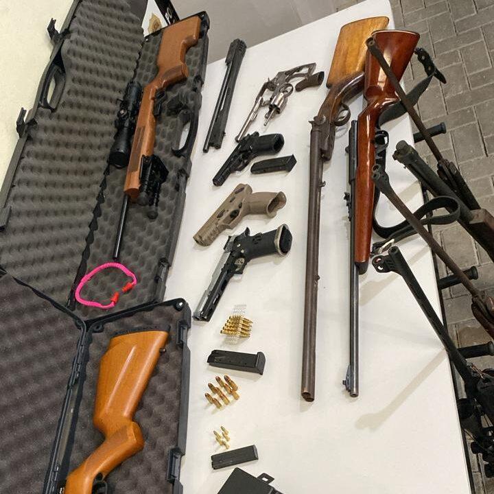 Polícia Civil apreende armas e prende homem em flagrante no município de Gaspar