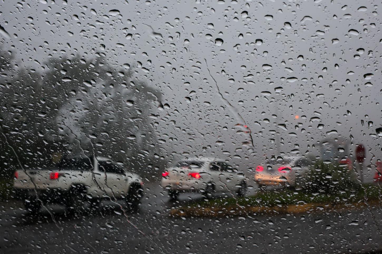 Semana começa com temporais em SC após onda de calor