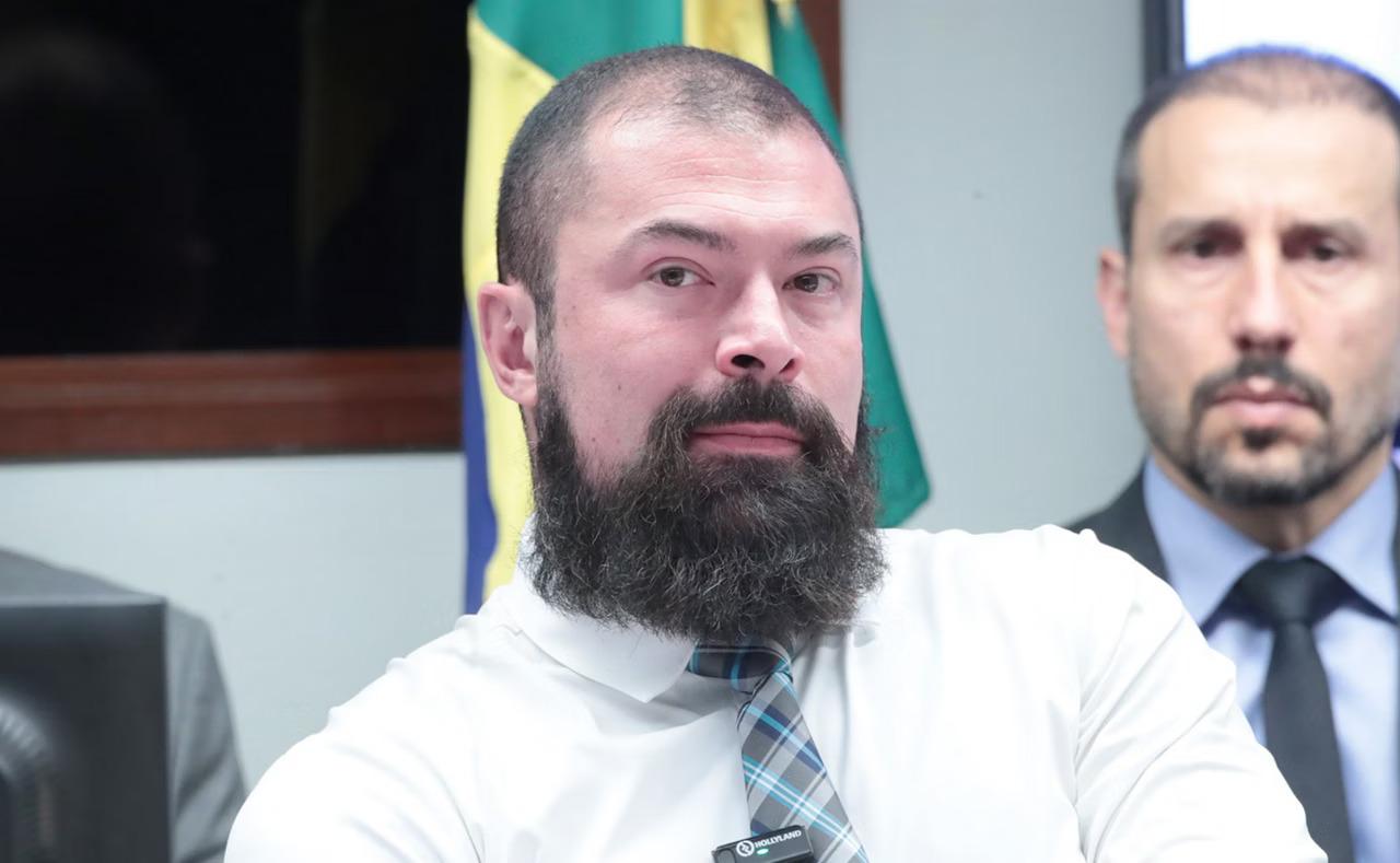 Bilynskyj quer diretor da PF explicando viagem a Londres por conta de Vorcaro