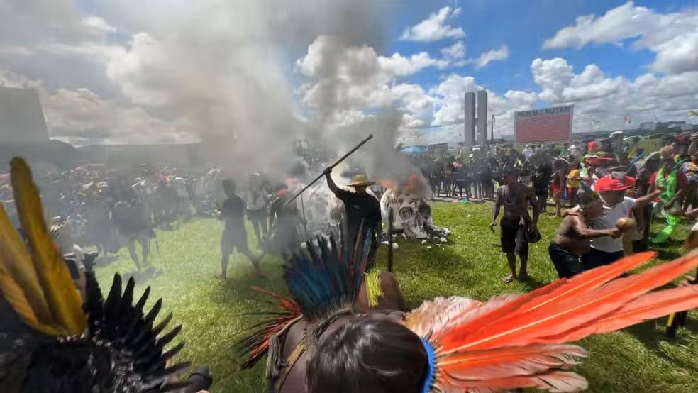 Emenda parlamentar banca baderna de indígenas