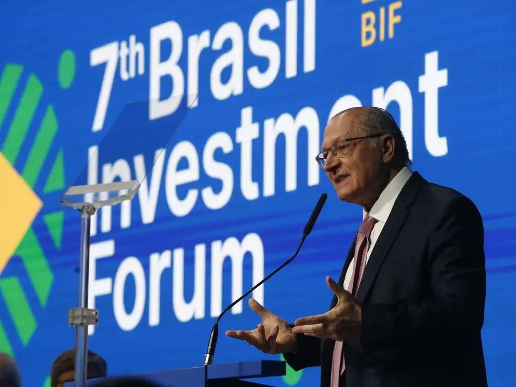 Eventos lá fora lembram último baile da Ilha Fiscal