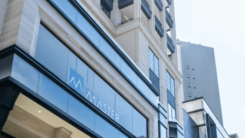 Fisco mostra pagamentos do Banco Master a políticos e ex-ministros.