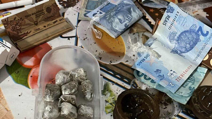 Operação com cães farejadores da Polícia Civil resulta em prisões e apreensão de arsenal e entorpecentes no Extremo-Oeste