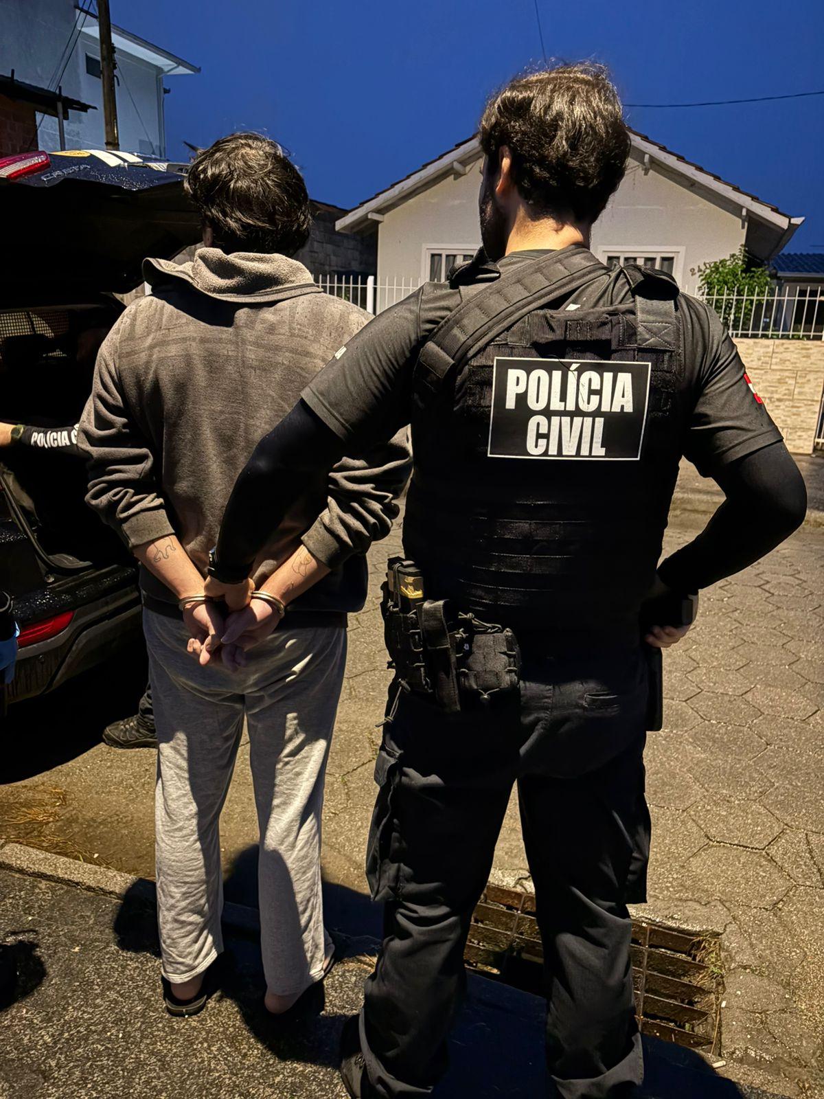 Polícia Civil desmantela esquema de venda de documentos médicos falsos em Palhoça