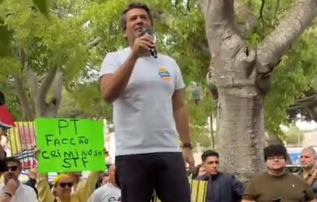 Protesto em Lisboa: ‘Lula, ladrão, teu lugar é na prisão’