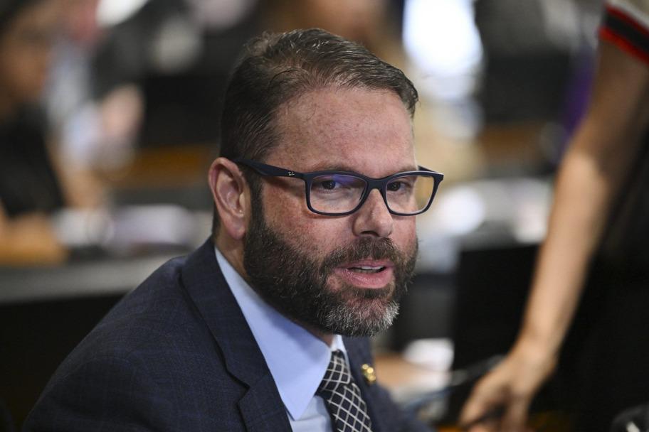 Senador pede convocação de delegado após expulsão dos EUA