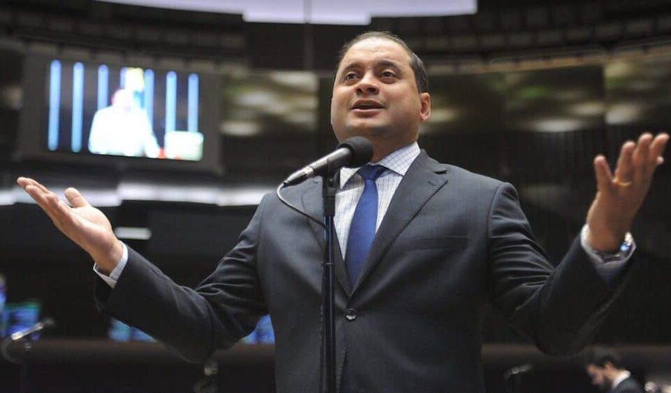 Vice-líder do governo Lula usou jatinho ligado a Vorcaro