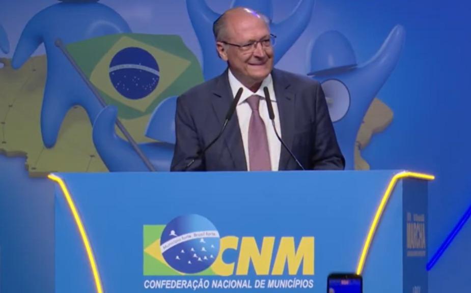Alckmin foi recebido com vaias em evento de prefeitos em Brasília