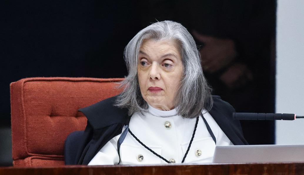 Cármen Lúcia segura ação sobre fichas sujas há 4 meses