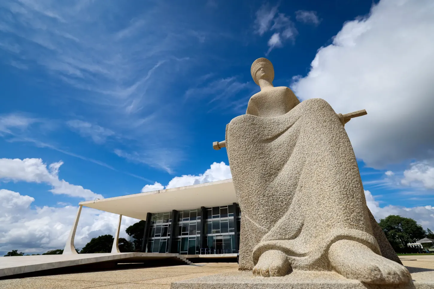 Juízes pressionam STF por acúmulo de penduricalhos e aposentadoria compulsória