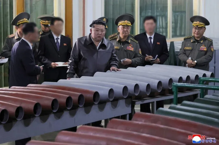 Kim ordena que Coreia do Norte aumente produção de munições e armas