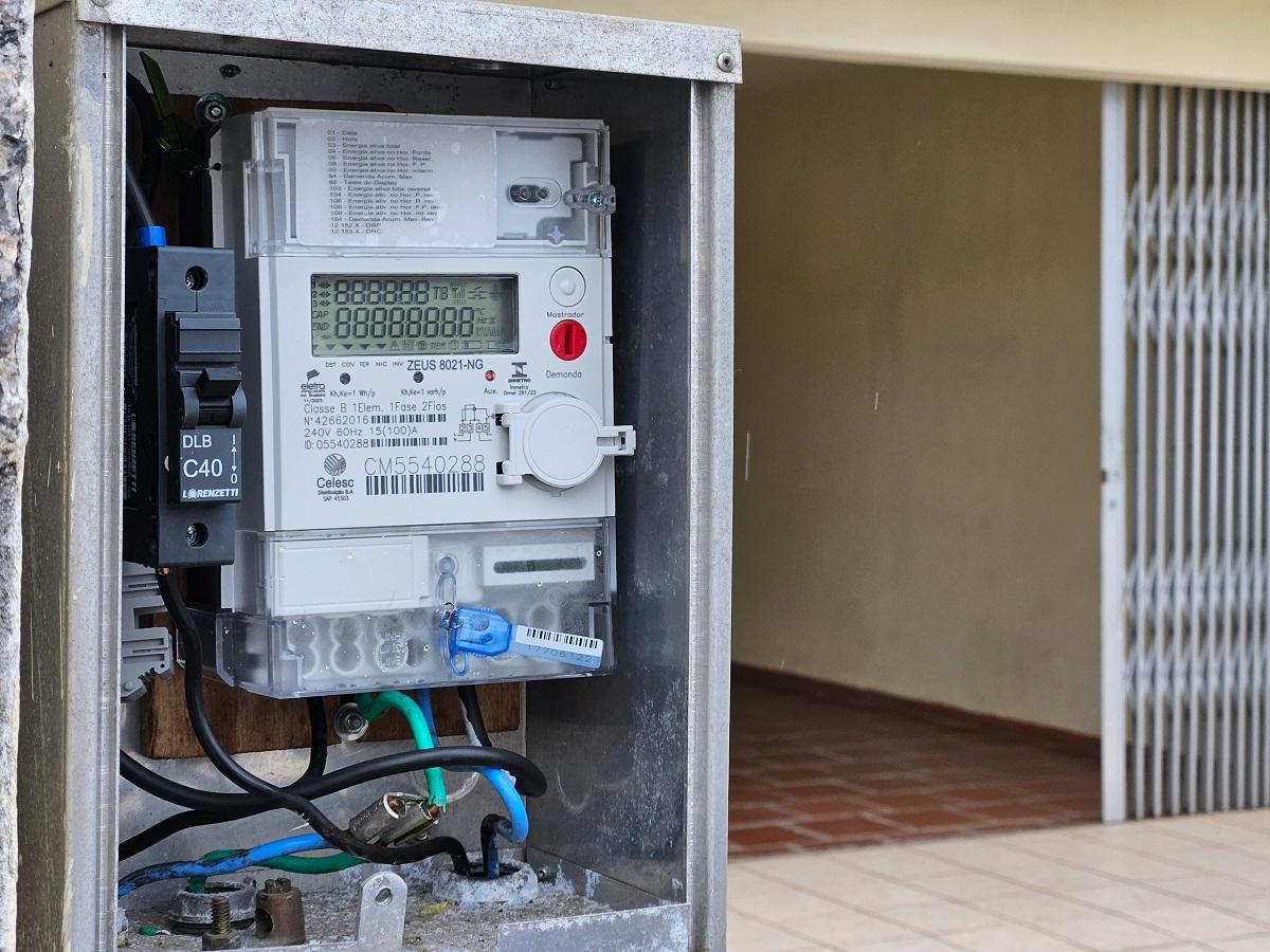 MPSC apresenta denúncia contra dupla acusada de esquema de desvio de medidores e energia elétrica em Imbituba