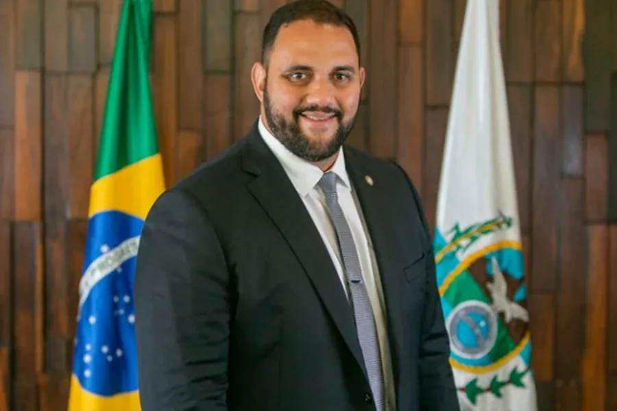PF prende deputado Thiago Rangel em operação contra fraudes na Educação