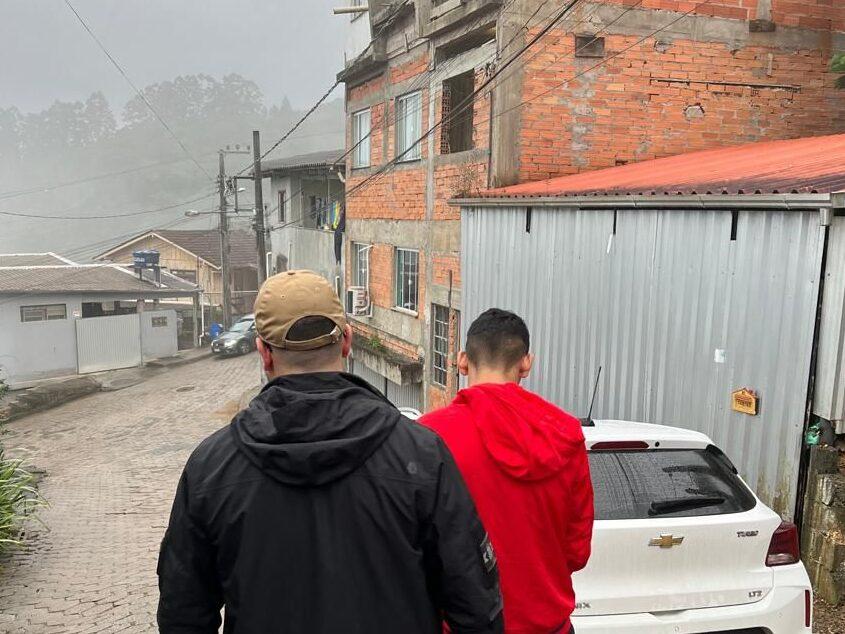Polícia Civil prende adulto e apreende três adolescentes por homicídio em 