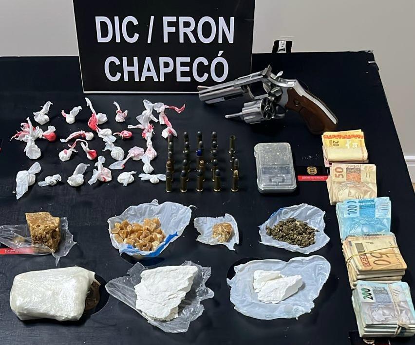 Polícia Civil prende duas mulheres em flagrante por tráfico de drogas durante operação em Chapecó