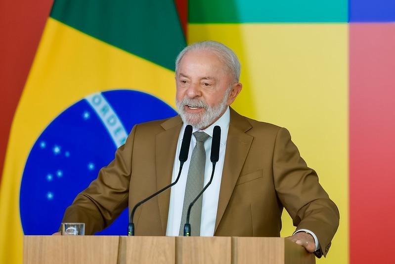 Rejeição alta faz Lula revogar ‘taxa das blusinhas’ que criou