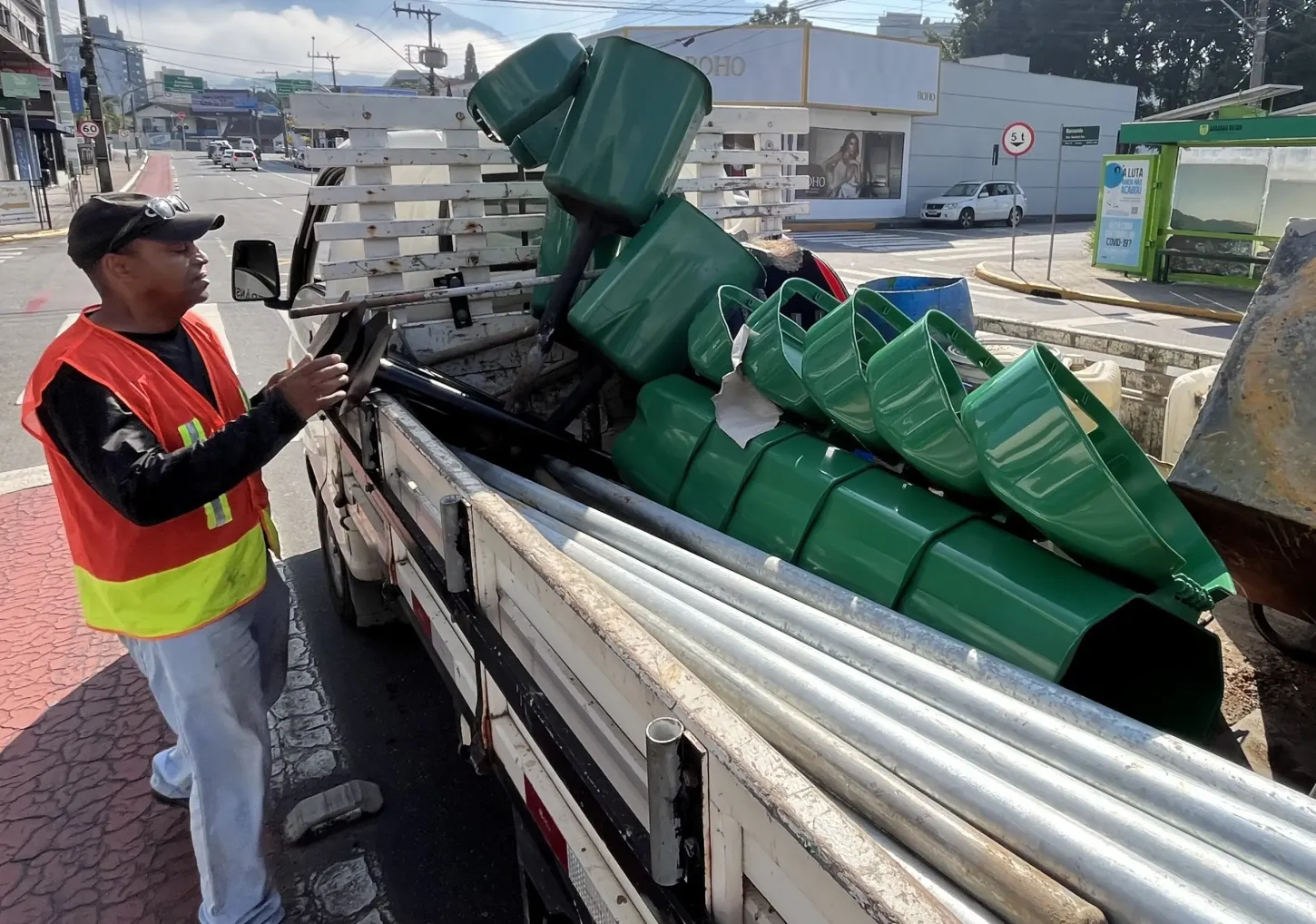 Troca de lixeiras avançará por todas as regiões do município em Jaraguá do Sul