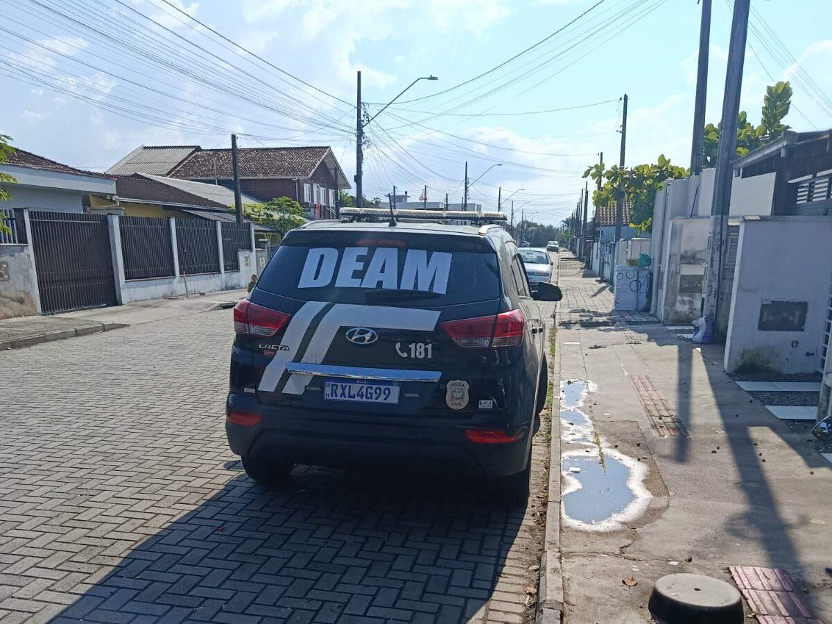 Ação integrada da Polícia Civil em Joinville cumpre ordens judiciais e reforça proteção a mulheres