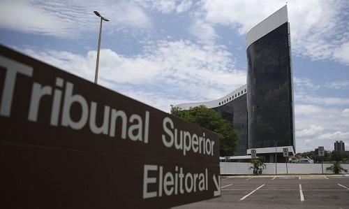 Brasileiro paga até pré-escola para servidor do TSE