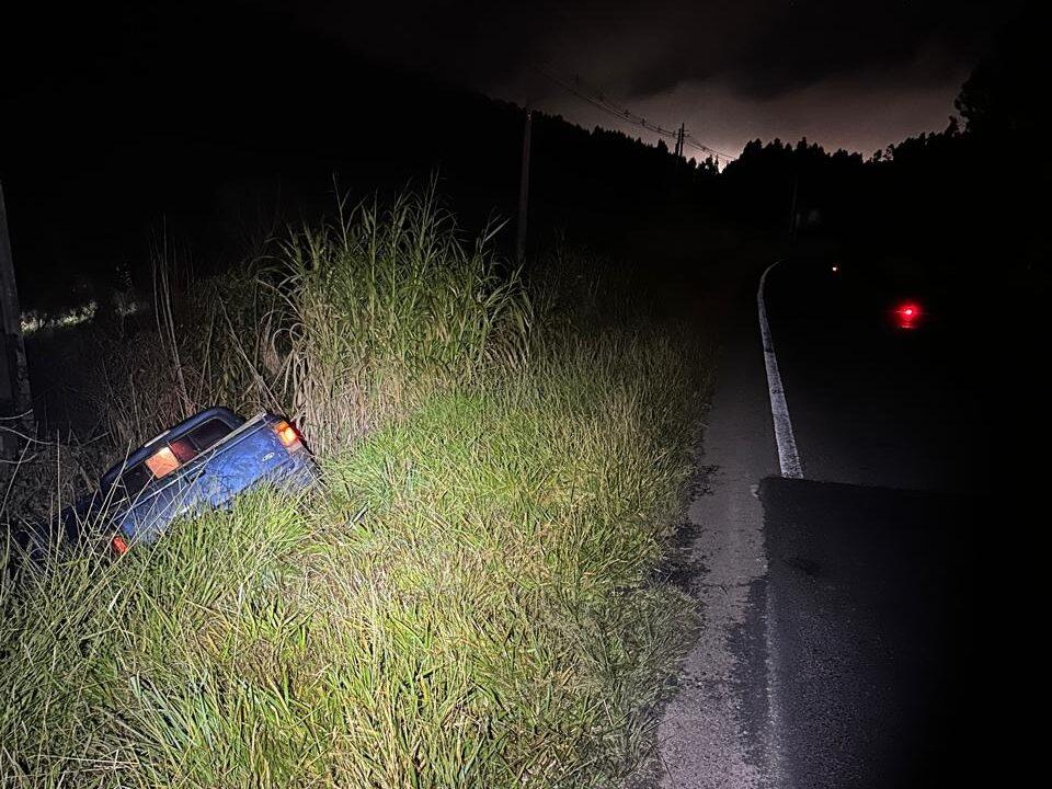 Casal é preso pela Polícia Civil por tráfico de drogas após tentar atropelar policiais e cair em ribanceira