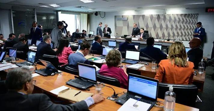 Cortes encolhem a máquinas pública e deixam agência sem verba de fiscalização