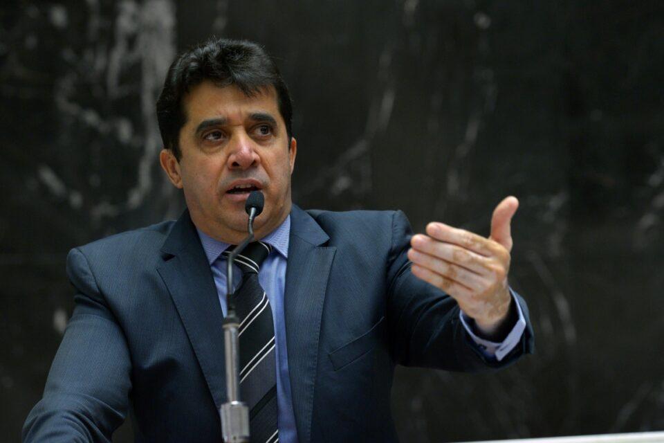 Deputado do PL assume crimes no 8/1 e Moraes suspende ação penal