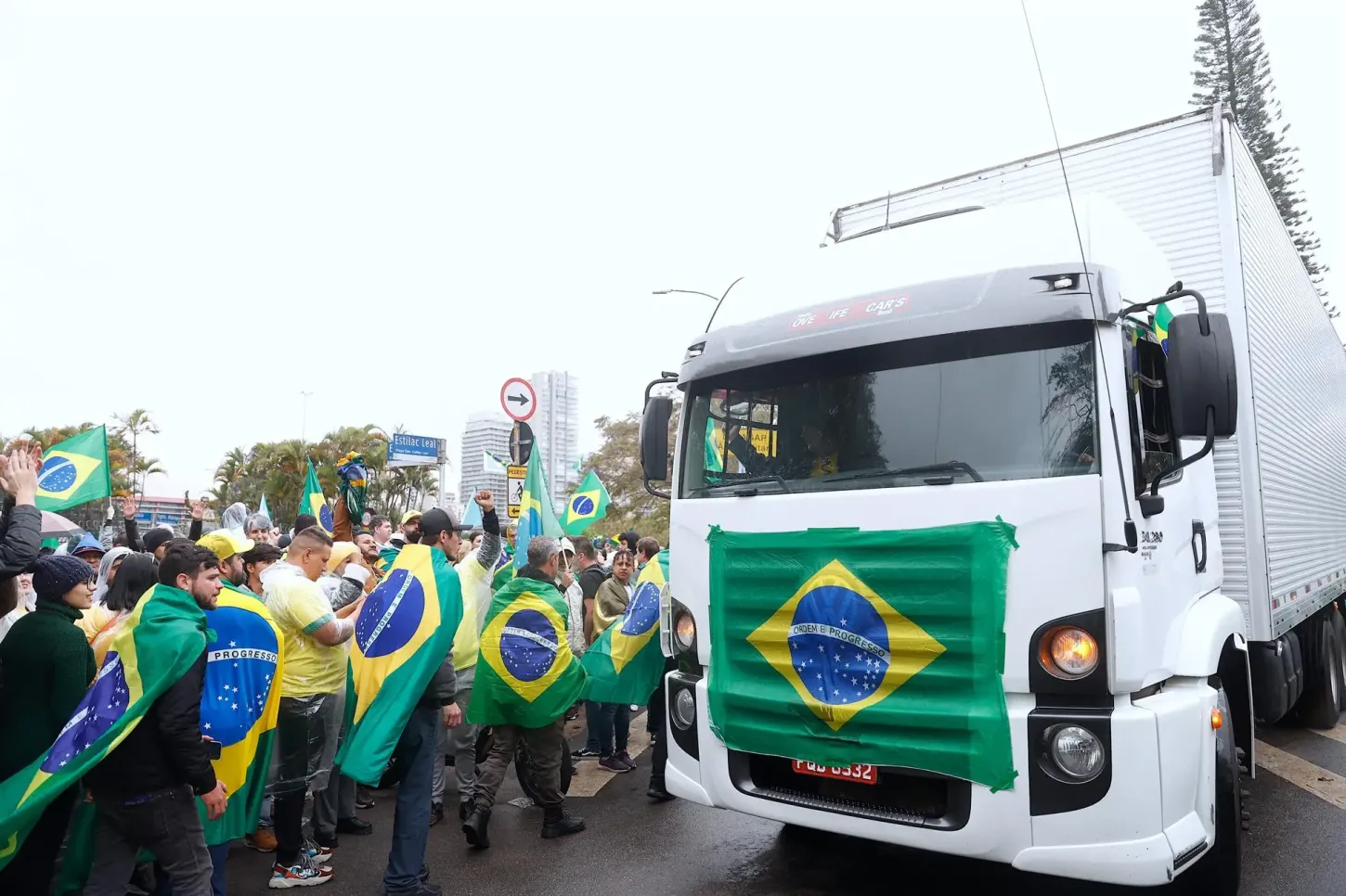 Deputados aprovam anulação de R$ 7 bilhões em multas de Moraes a caminhoneiros
