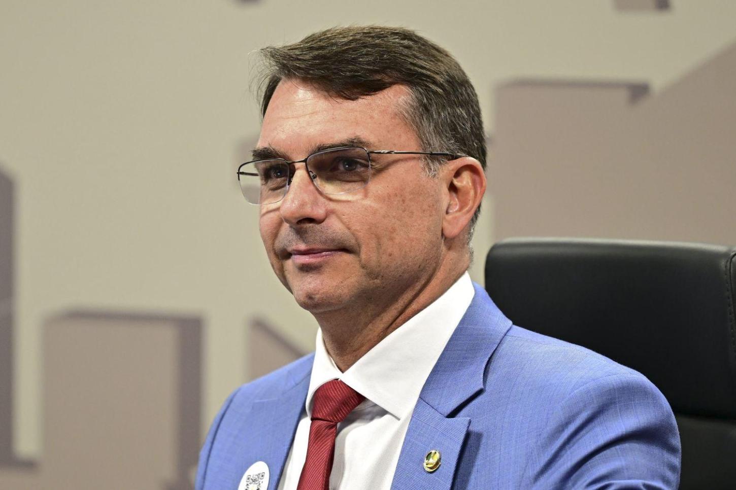 Flávio denuncia ‘estado paralelo’ e facções criminosas fora do controle do Brasil
