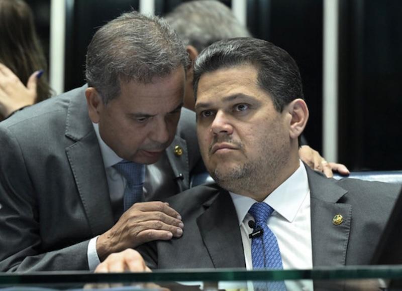 Governo acha que Alcolumbre usa PEC 6×1 para se manter presidente do Senado
