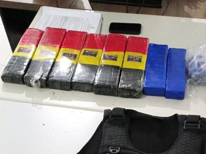 Homem tenta jogar mais de 7 kg de maconha pela sacada, mas acaba preso pela Polícia Civil em Tijucas