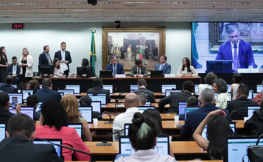 PEC da Maioridade ganha força e avança na Câmara